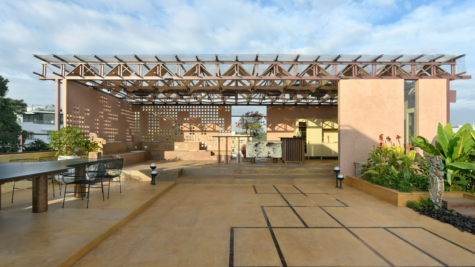 The Attractive Elements of an Amazing Night on an Open Air Terrace